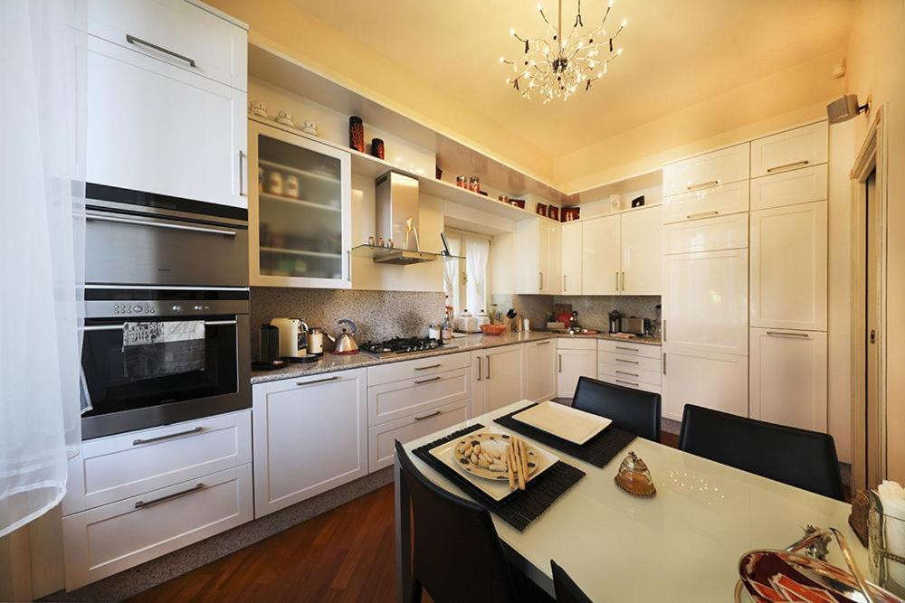 לאליו Villa Castiglioni Luxury Apartment מראה חיצוני תמונה