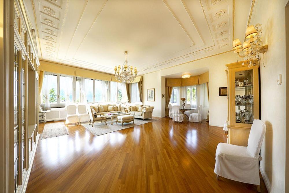לאליו Villa Castiglioni Luxury Apartment מראה חיצוני תמונה