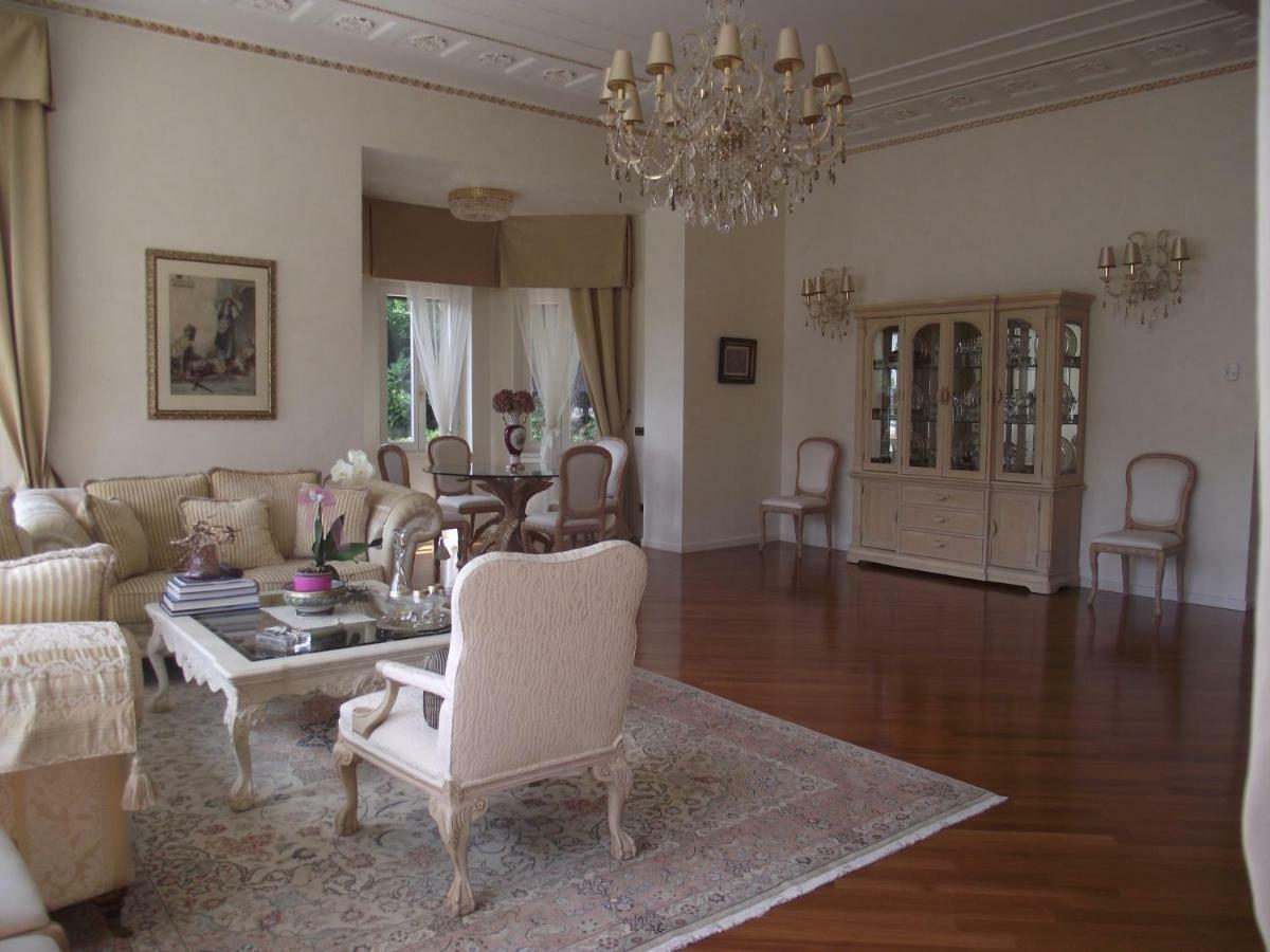לאליו Villa Castiglioni Luxury Apartment מראה חיצוני תמונה